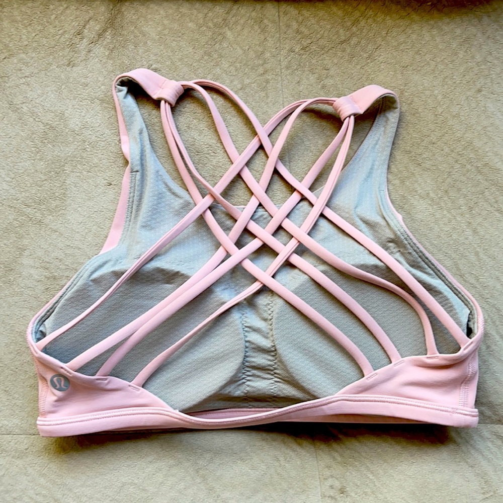 Lululemon NWOT Free to be bra wild high neck sz 6